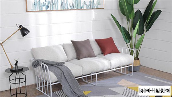 洛陽裝修公司哪家好又便宜?北歐風沙發搭配技巧